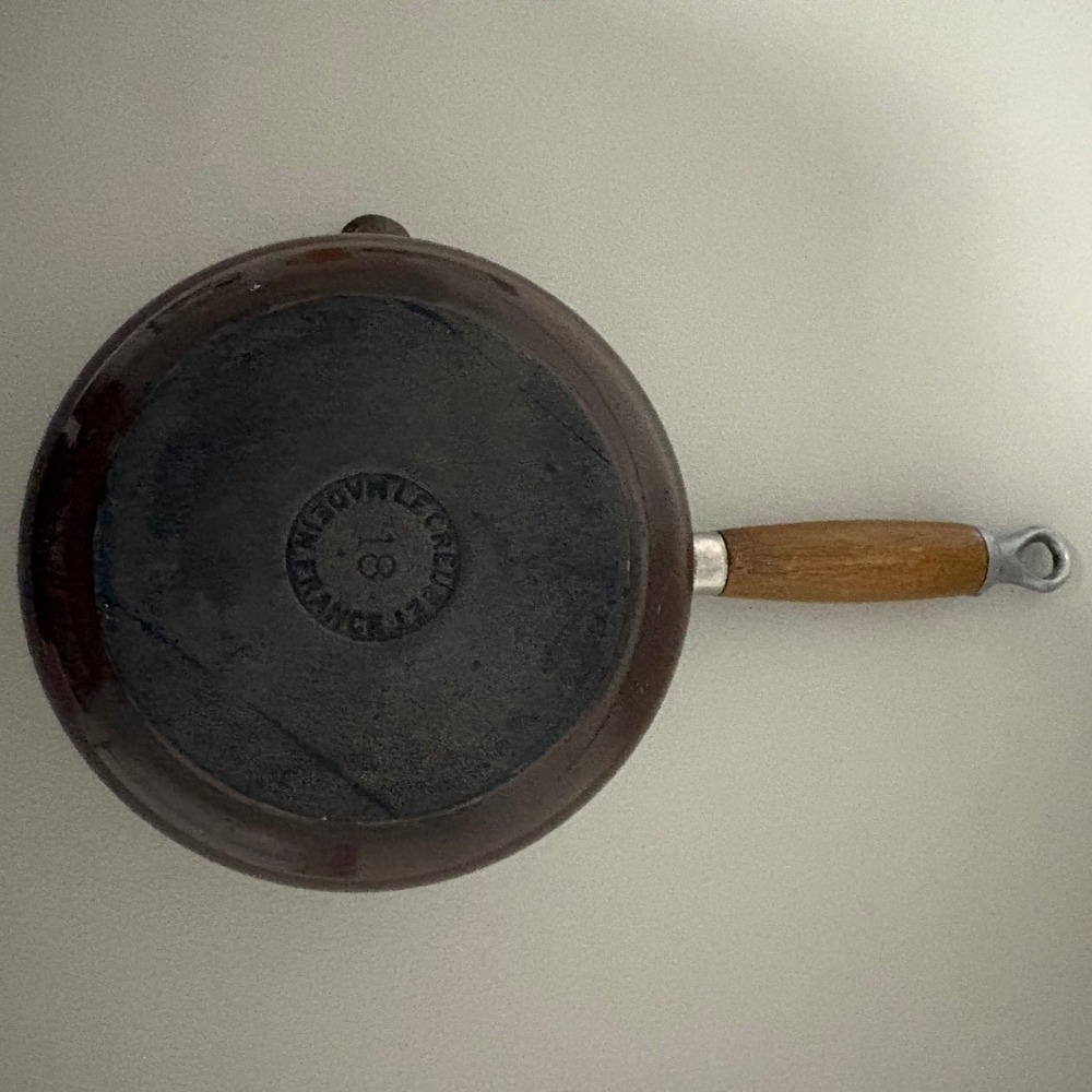 VTG Le Creuset Saucepan #18 Pour Spout Cast Iron Brown Wood Handle France No lid - Picture 4 of 13